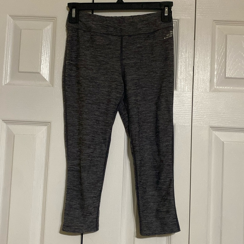 Medium grey capri leggings